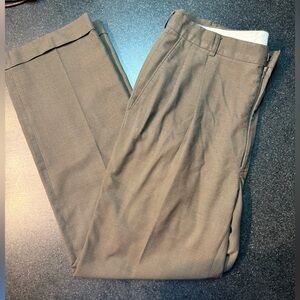 Haggar Black Label Beige Trousers Pleated Front Size 34x32